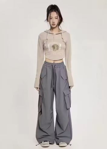Oversized Utility Cargo Pants with Multi-Pocket Design