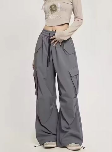 Oversized Utility Cargo Pants with Multi-Pocket Design